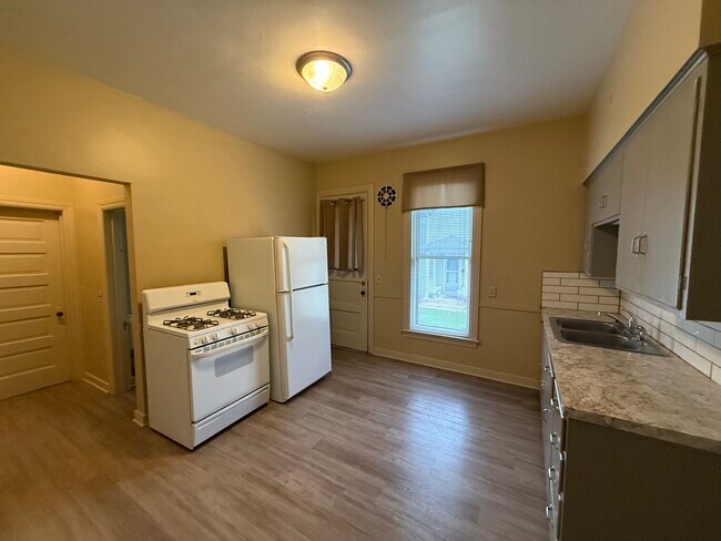 Building Photo - 215 Prospect Ave NE