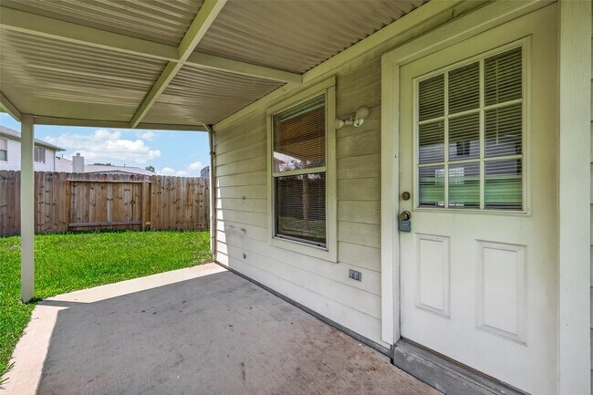 Building Photo - 1838 Strongs Ct