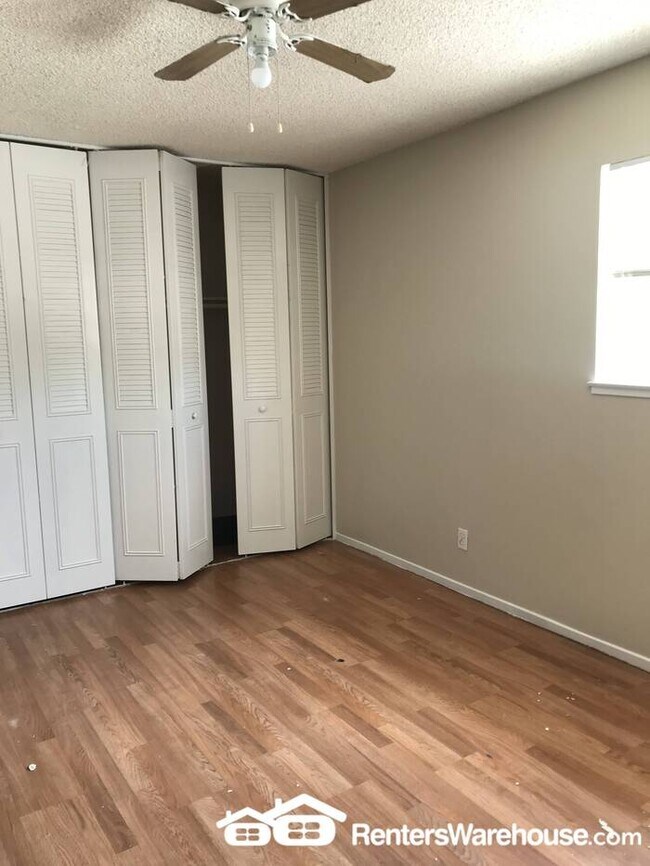Building Photo - Renters Warehouse proudly presents a commu...