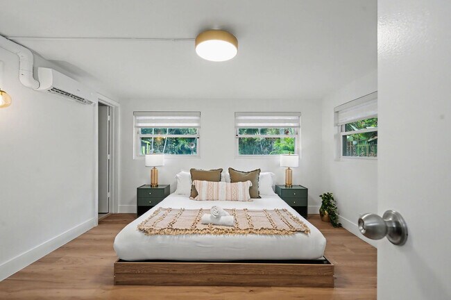 Building Photo - 1336 NE 14th Ave