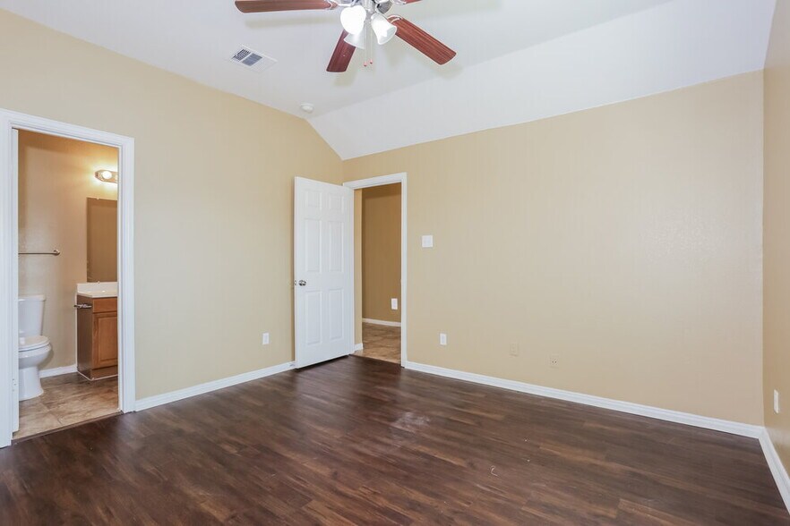 Building Photo - 1901 Belshire Ct