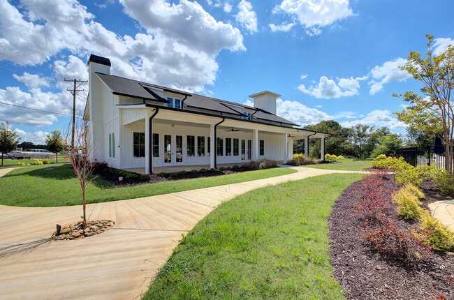 Building Photo - 411 Mancini Dr