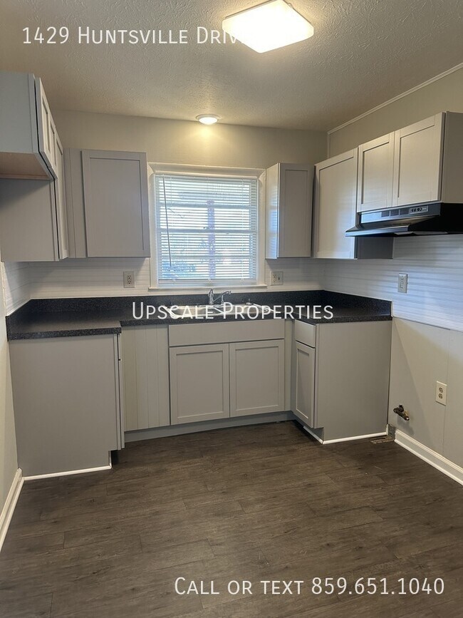 Building Photo - 1429 Huntsville Dr