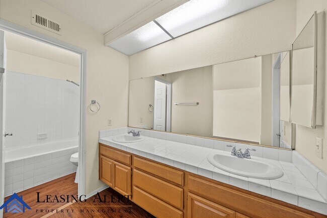 Building Photo - 27653 Myrin Ct