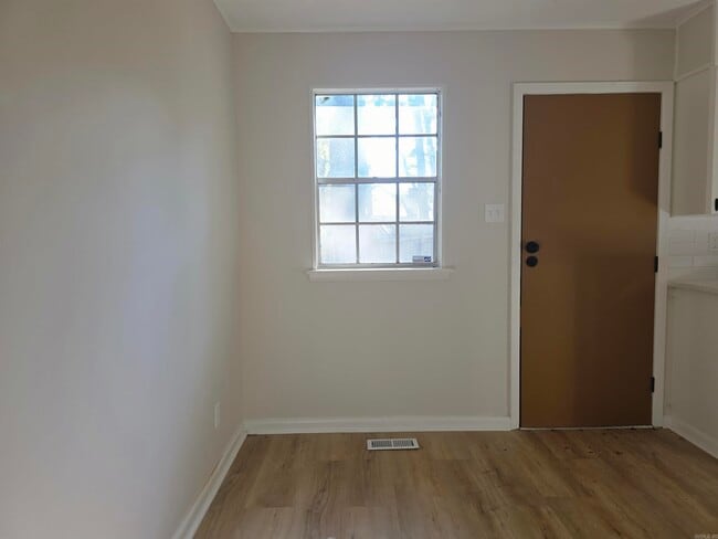Building Photo - 5505 Crescent Dr