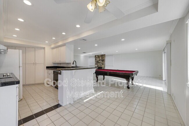 Building Photo - 5111 Roxborough Dr