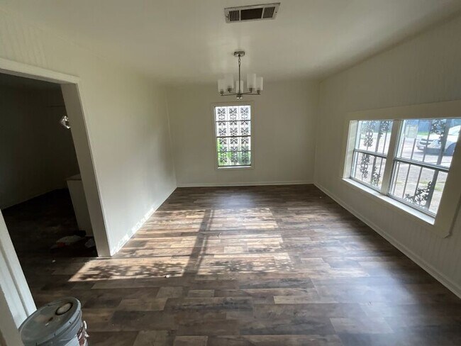 Building Photo - 2835 Comfort St