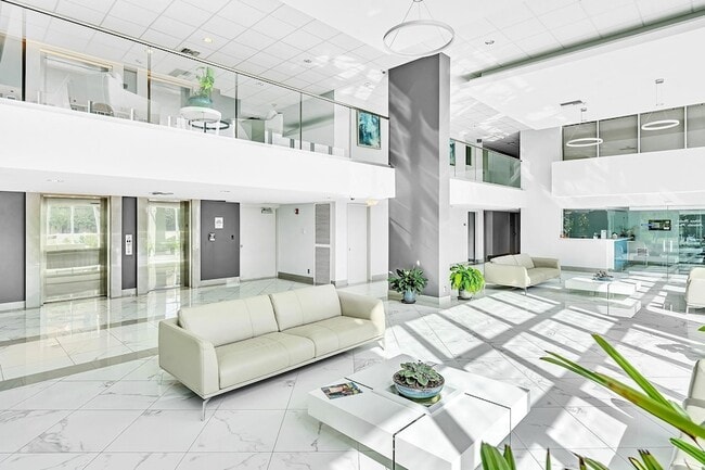 Building Photo - 525 N Ocean Blvd