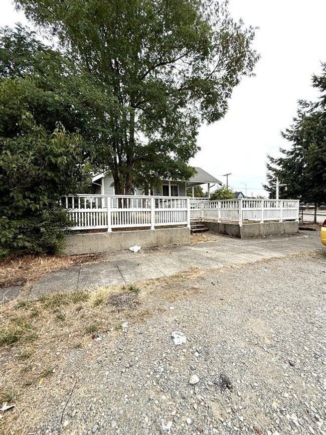 Primary Photo - Stylish 2-Bed Tacoma Home