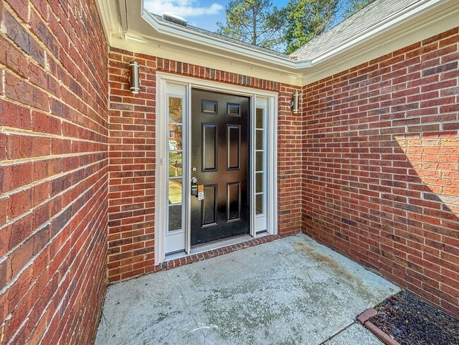 Building Photo - Spacious 5-Bedroom Home Near Lake Acworth!