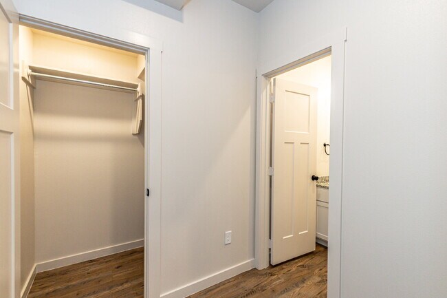 Building Photo - Modern Two Bedroom Townhome In Cooper!