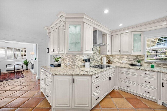 Building Photo - 18 Bristol Ln