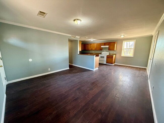 Building Photo - 3 Bedroom/1 Bathroom Home in Paragould AR - $1,000 MOVES YOU IN!