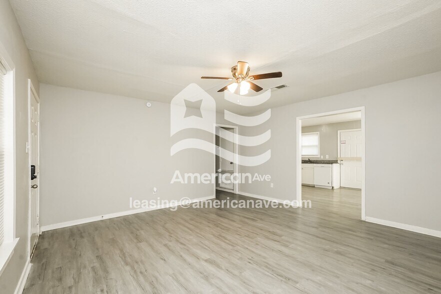 Building Photo - 2262 Forest Glen Dr