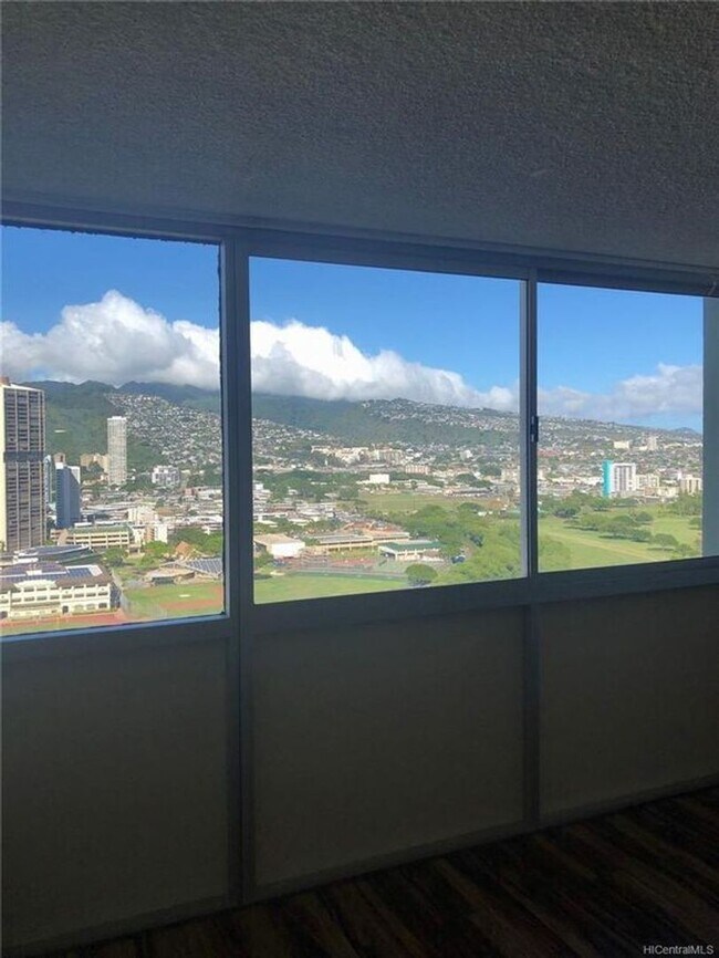 Building Photo - 2211 Ala Wai Blvd