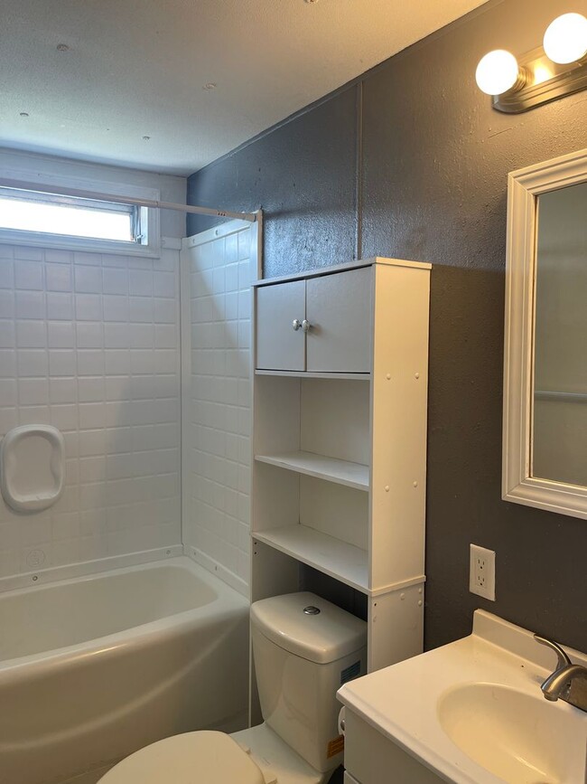 Building Photo - New Rental!!-Annaville/Calallen Area