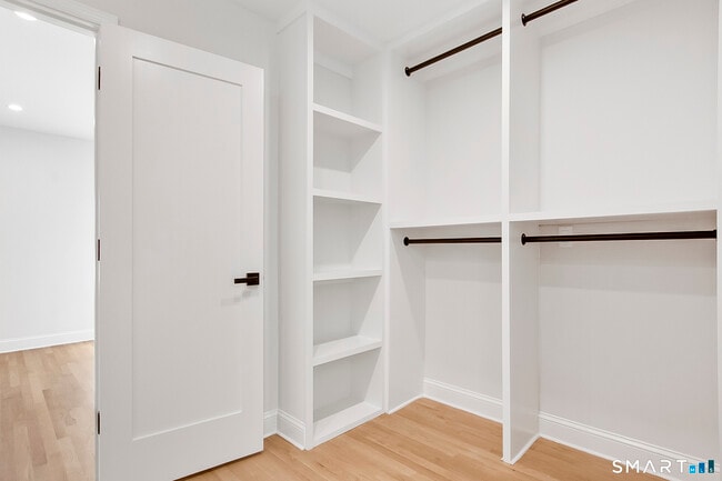 Building Photo - 10 Greenwood Ave