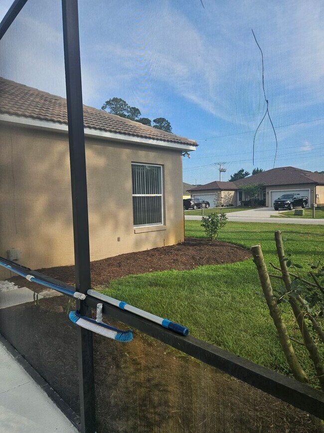 Building Photo - 4 BEDROOM 3 FULL BATH HOME WITH A SCREENED IN POOL IN THE BEAUTIFUL PALM COAST