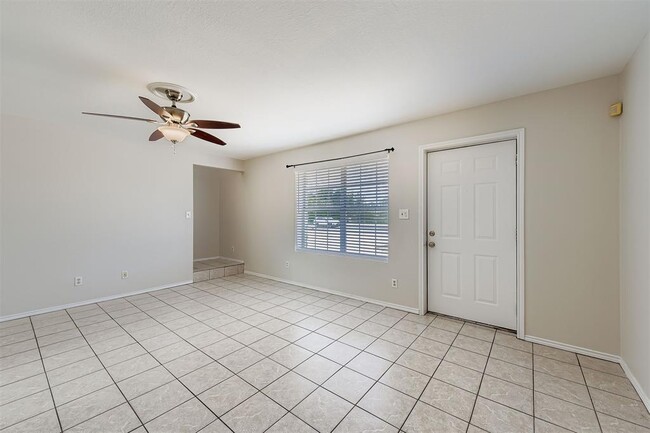 Building Photo - 15601 Hebbe Ln