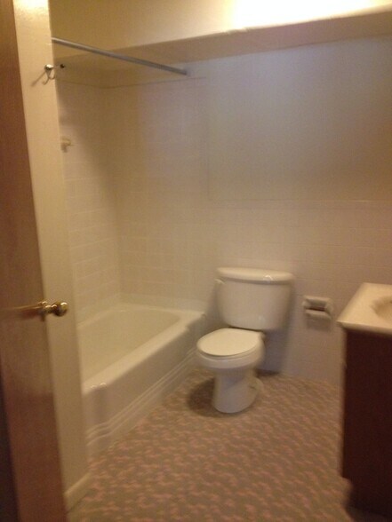 Building Photo - 356 Highland Ave