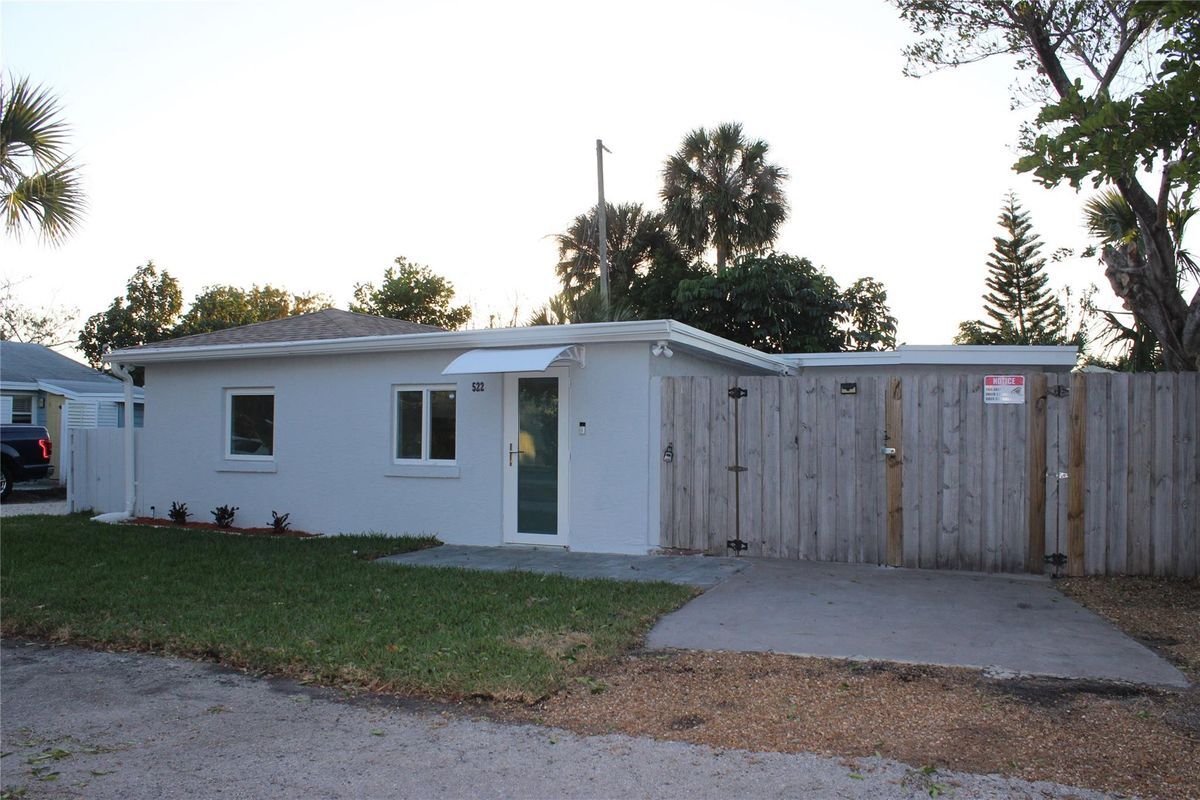 Building Photo - 522 SE 20th Ct