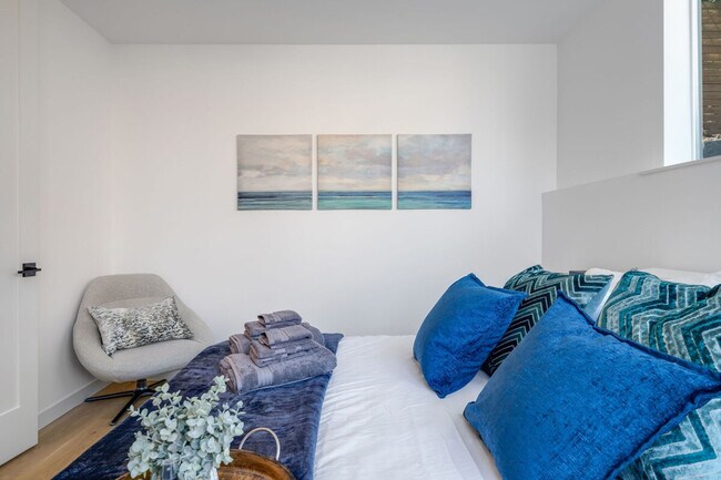 Building Photo - 5300 NE 67th St