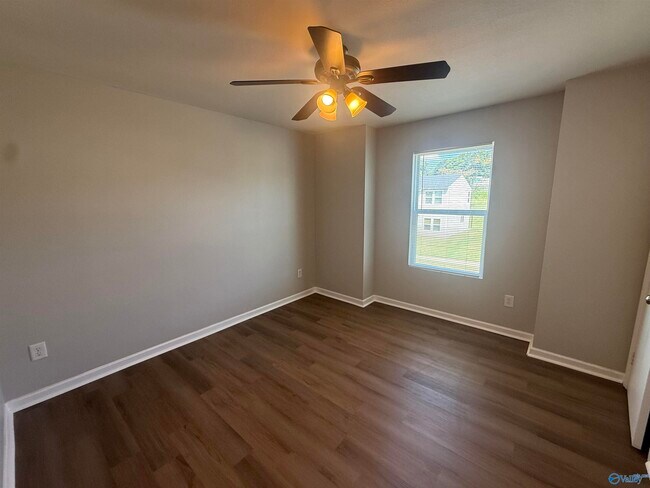 Building Photo - 208 Whitestone Dr NE
