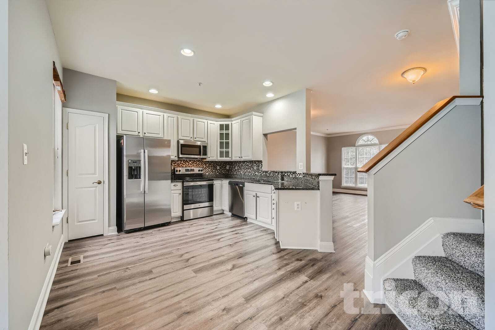 Building Photo - 566 Callander Way