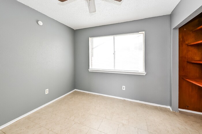 Building Photo - 9110 Wilomill Dr