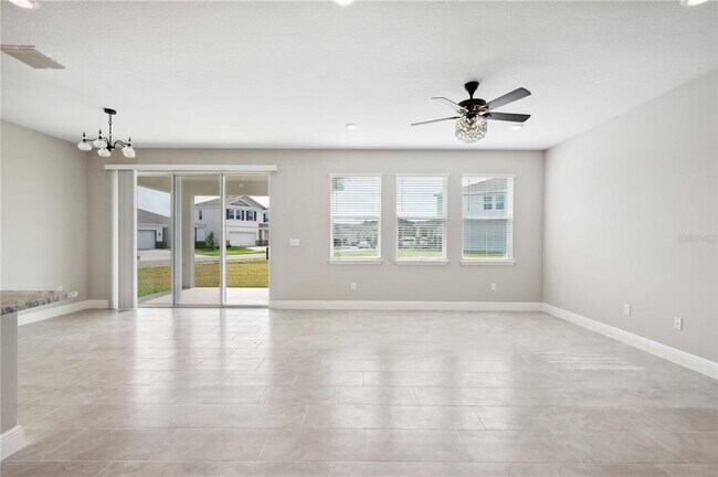 Building Photo - 2560 Warren Acrs Blvd