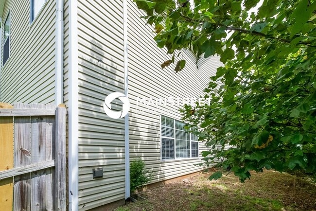 Building Photo - 3 Bedroom Pet-Friendly Home in College Park, GA with Main Street Renewal