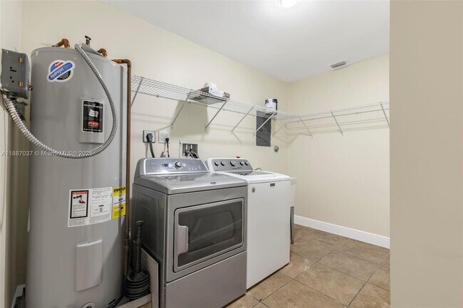 Building Photo - 5070 Ponderosa Ln