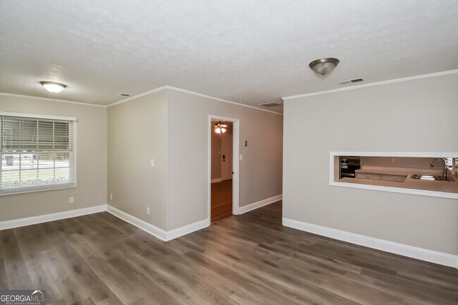 Building Photo - 8467 Fairview Dr