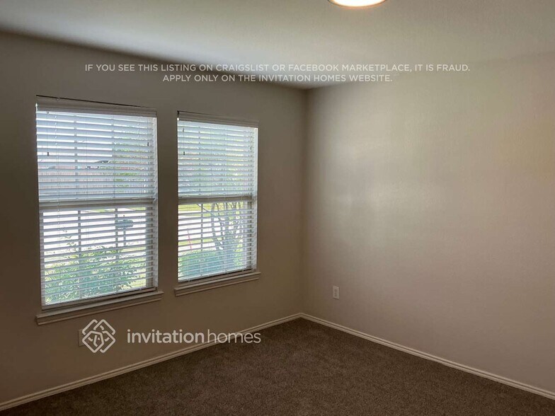 Building Photo - 402 Azalea Dr