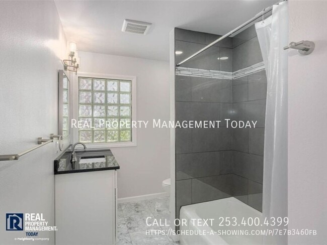 Building Photo - 5304 Hyada Blvd NE