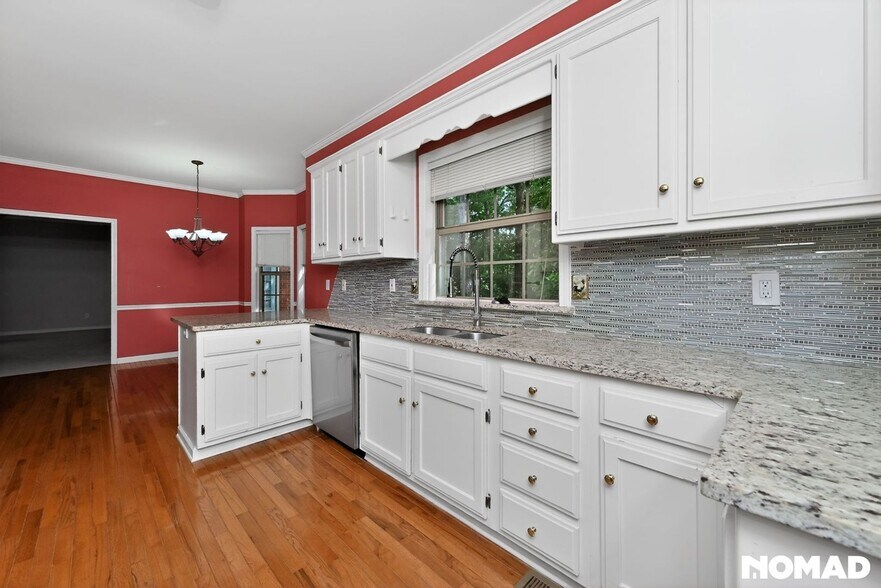 Building Photo - 1219 Loyola Dr