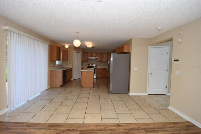 Building Photo - 27 Riverdale Ln