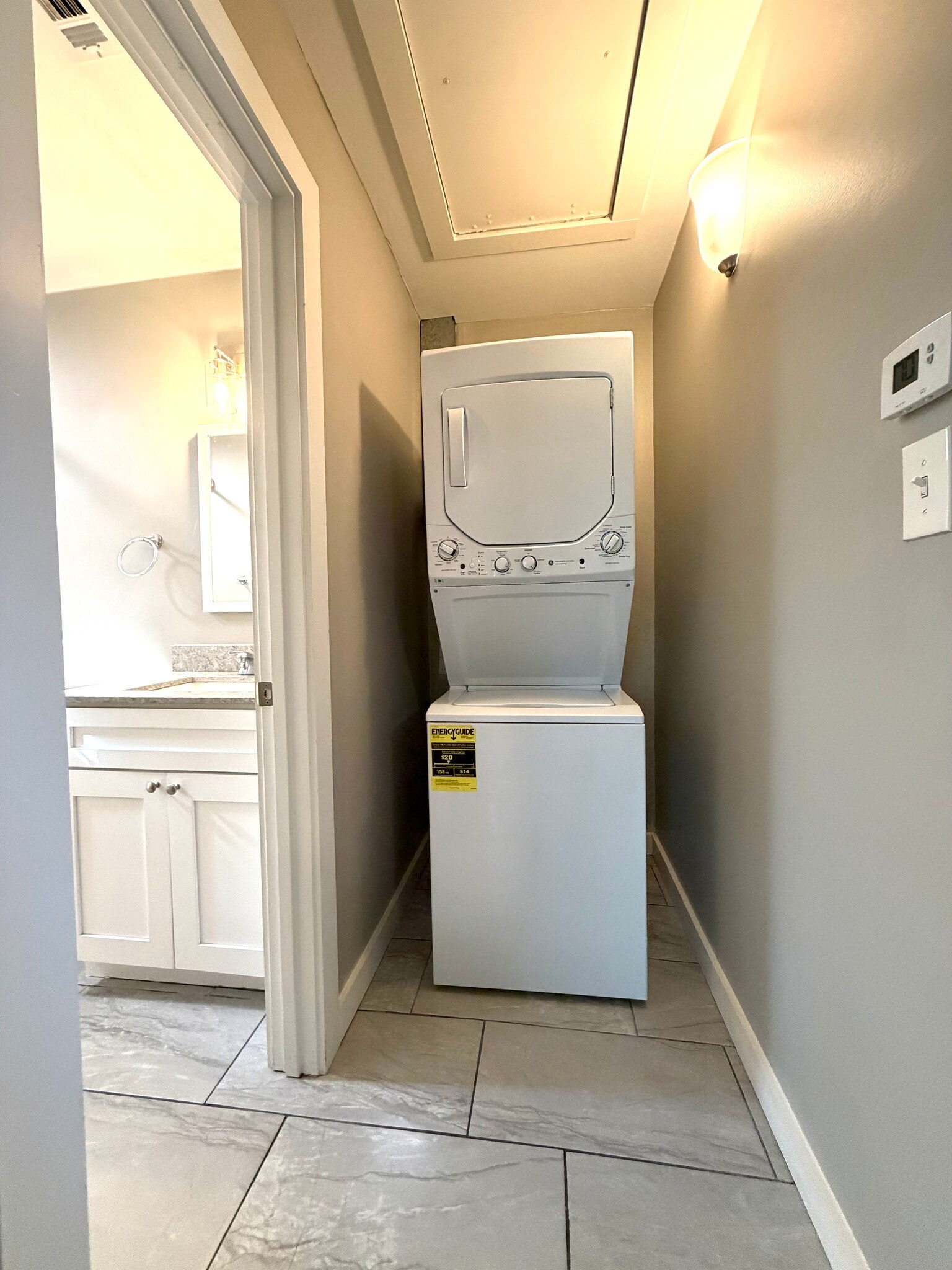 Building Photo - 2248 Areba St