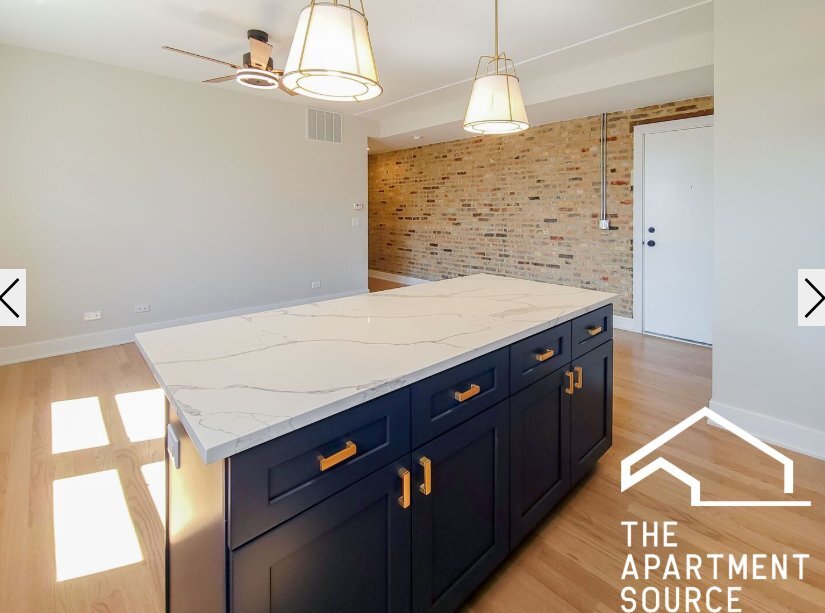 Building Photo - 2020 W Montrose Ave