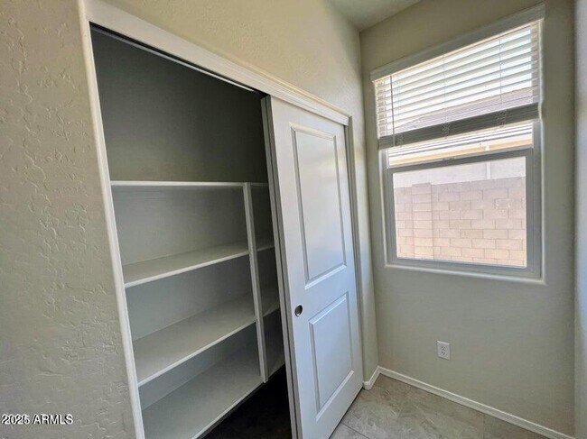 Building Photo - 1168 W Falls Canyon Dr