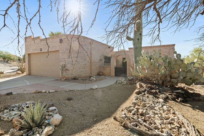 Building Photo - 1021 W Desert Canyon Pl