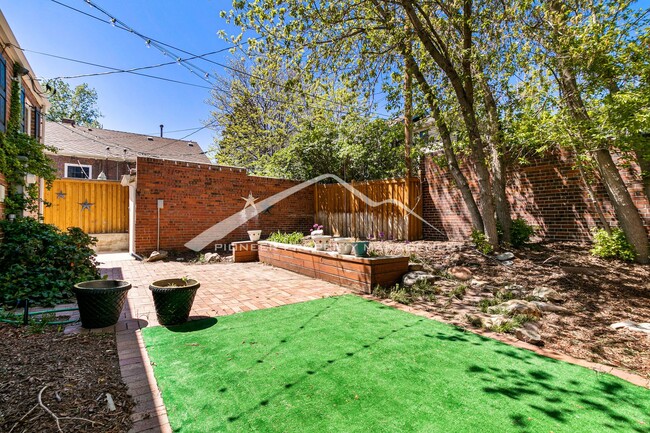 Building Photo - Beautiful Home With Central A/C and Enclosed Backyard