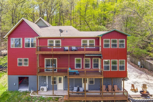 Building Photo - 211 Lakeshore Dr