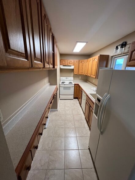 Kitchen - 1008 S Miller St