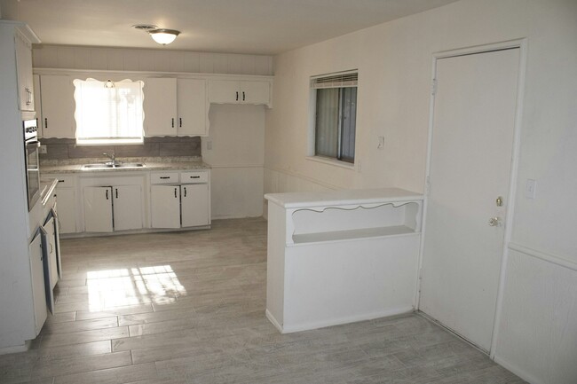 Building Photo - 1309 NE 33rd St