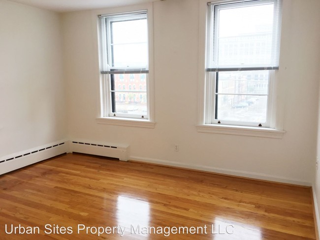Building Photo - 320 Greenup St