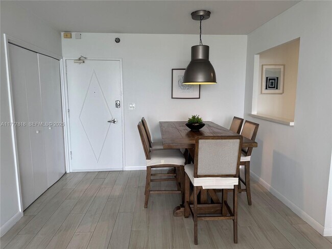 Building Photo - 5161 Collins Ave