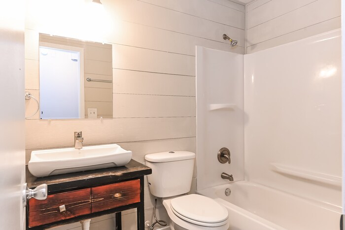 Building Photo - 213 Water Oak Dr