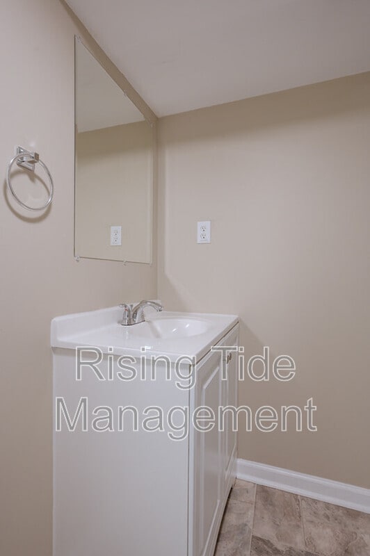 Building Photo - 401 Lance Ln