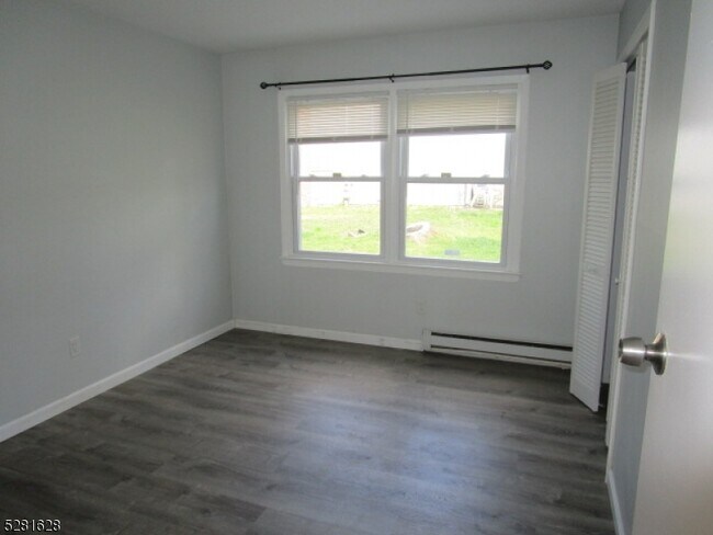 Building Photo - 359 Lake Shore S